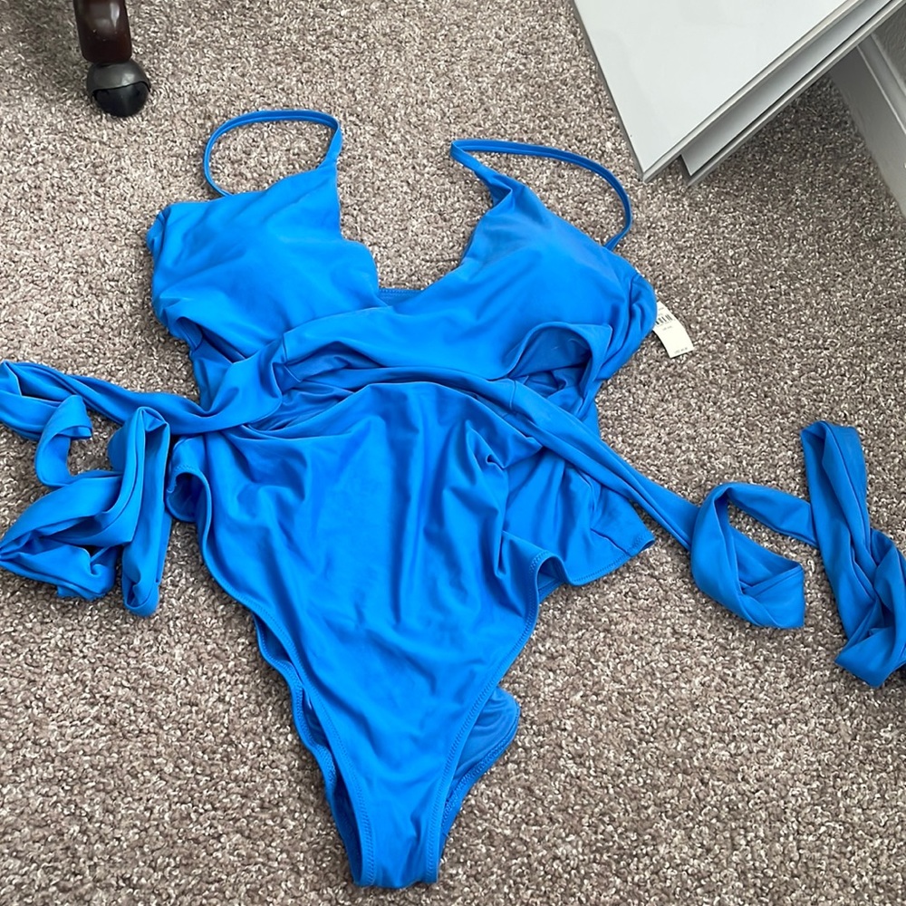 Brand New with tags and panty liner  American Eagle XXL blue wrap bathing suit